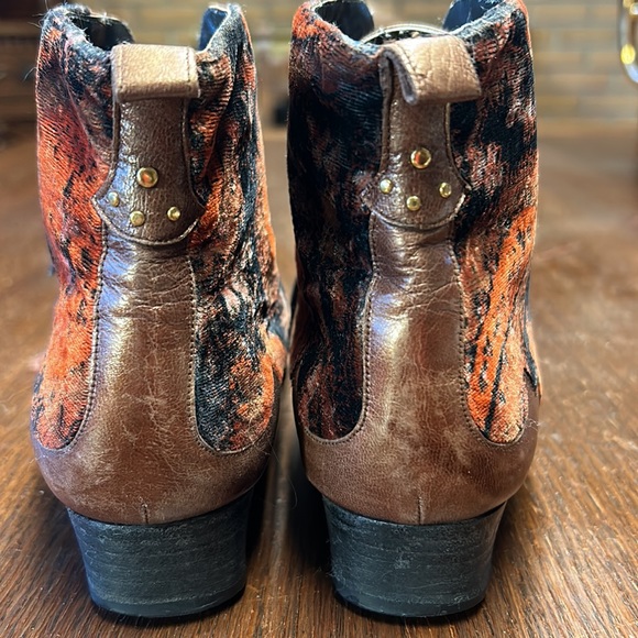 Margaret J Victorian booties - Picture 8 of 14